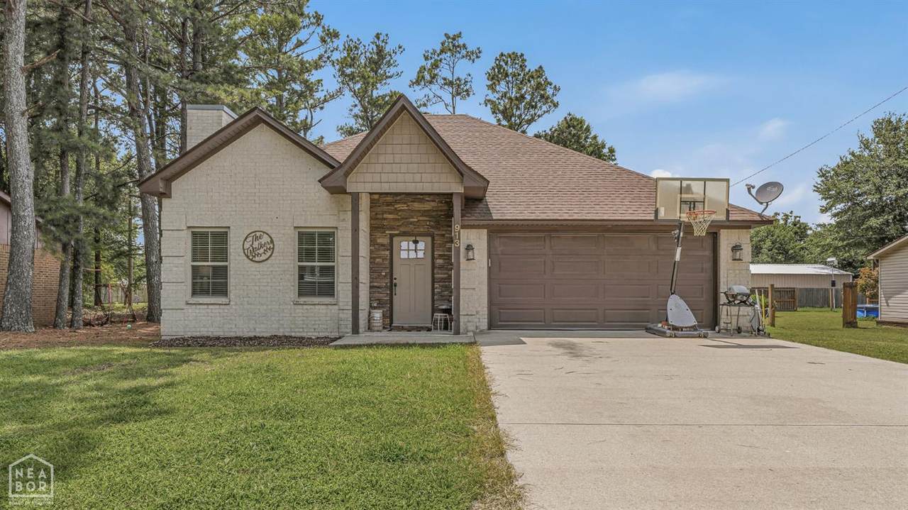 913 Benton Street - Photo 1