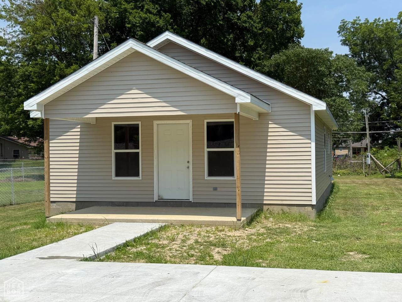704 Ozark St - Photo 1