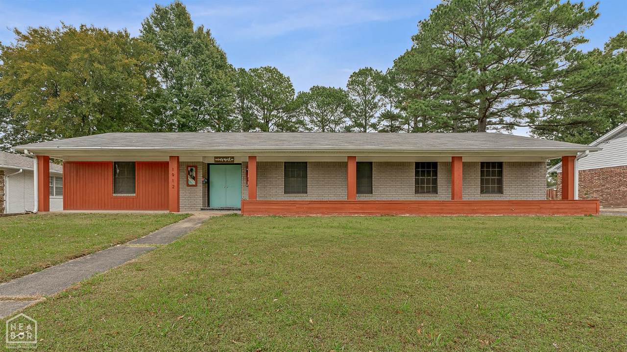 1912 Sherwood Drive - Photo 1