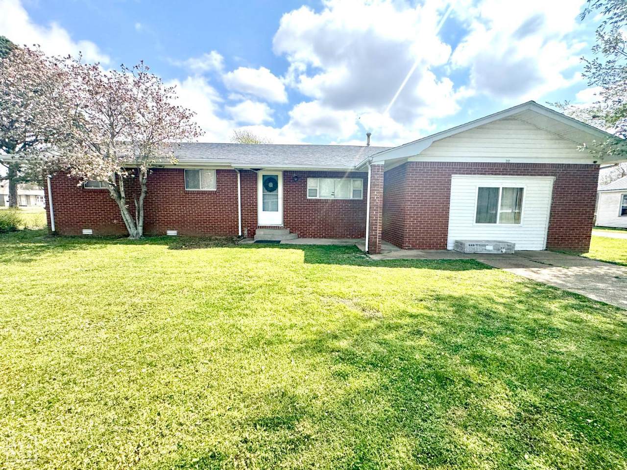 212 Park St - Photo 1