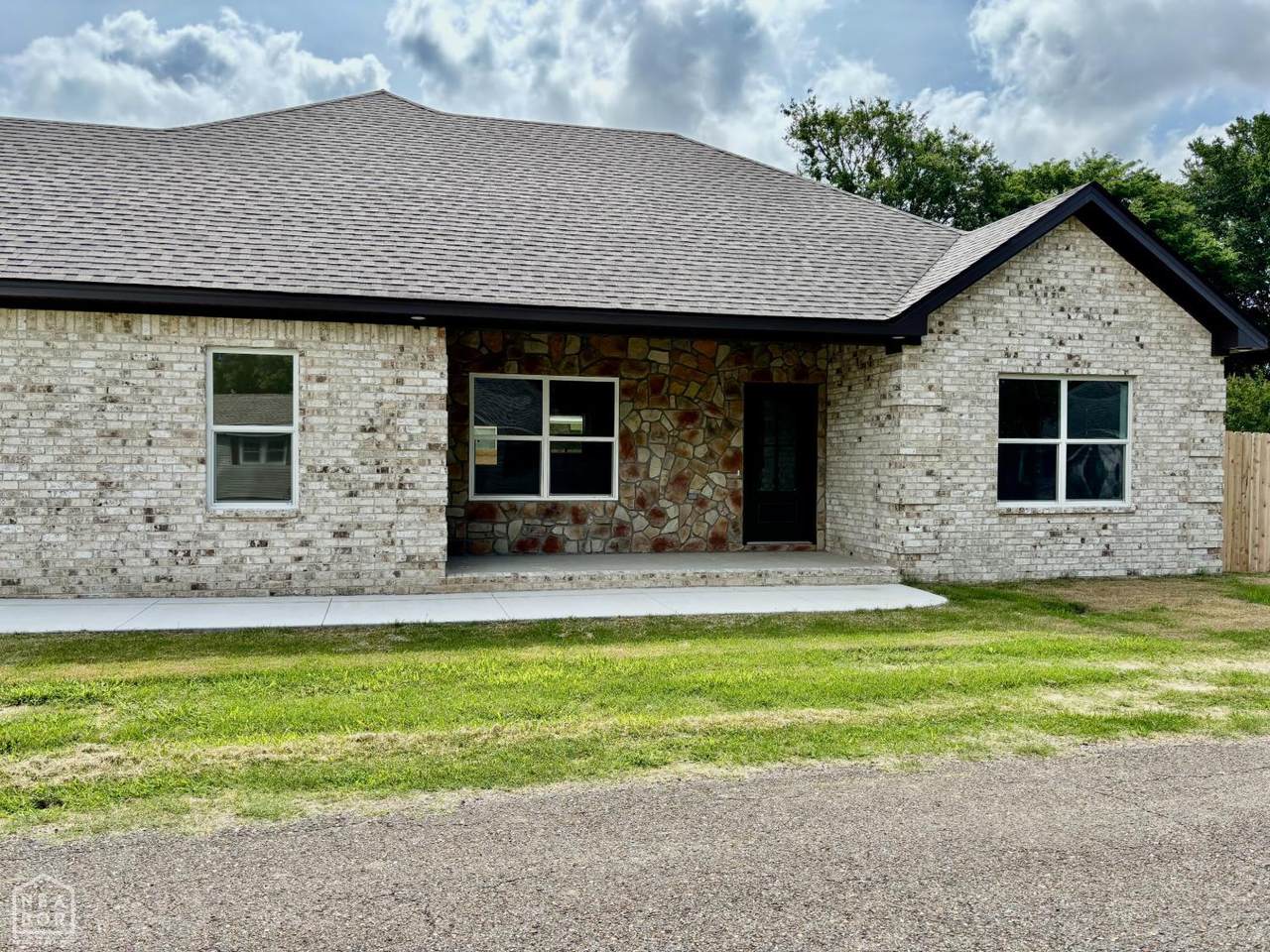 418 Dixon Street - Photo 1