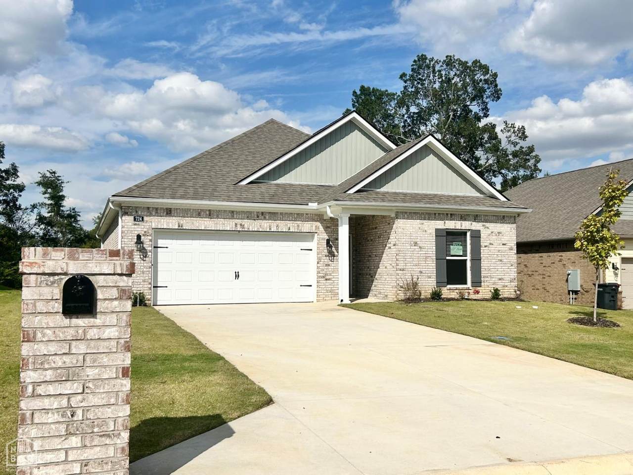 724 Edgemont Circle - Photo 1