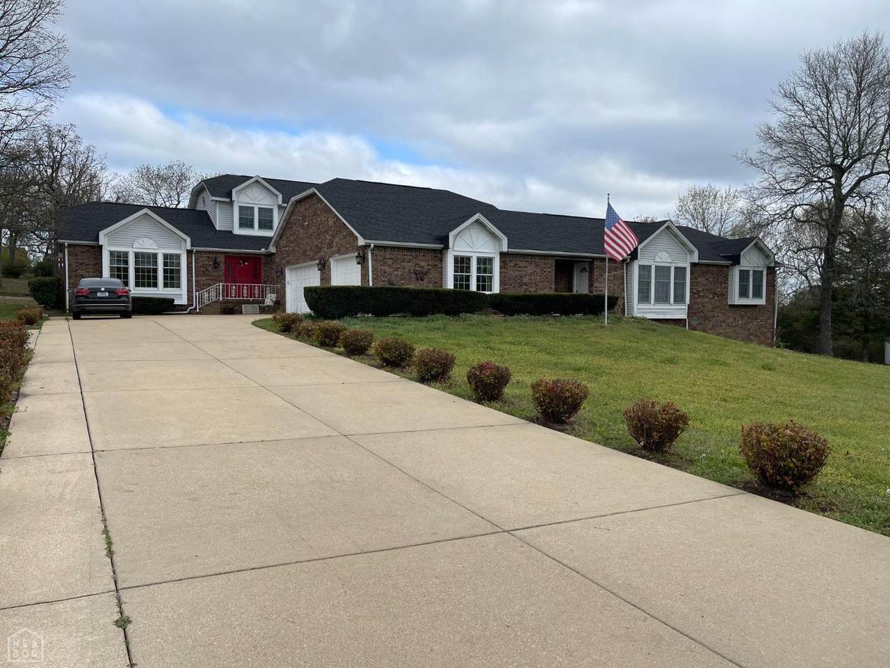 309 Woodridge Drive - Photo 1