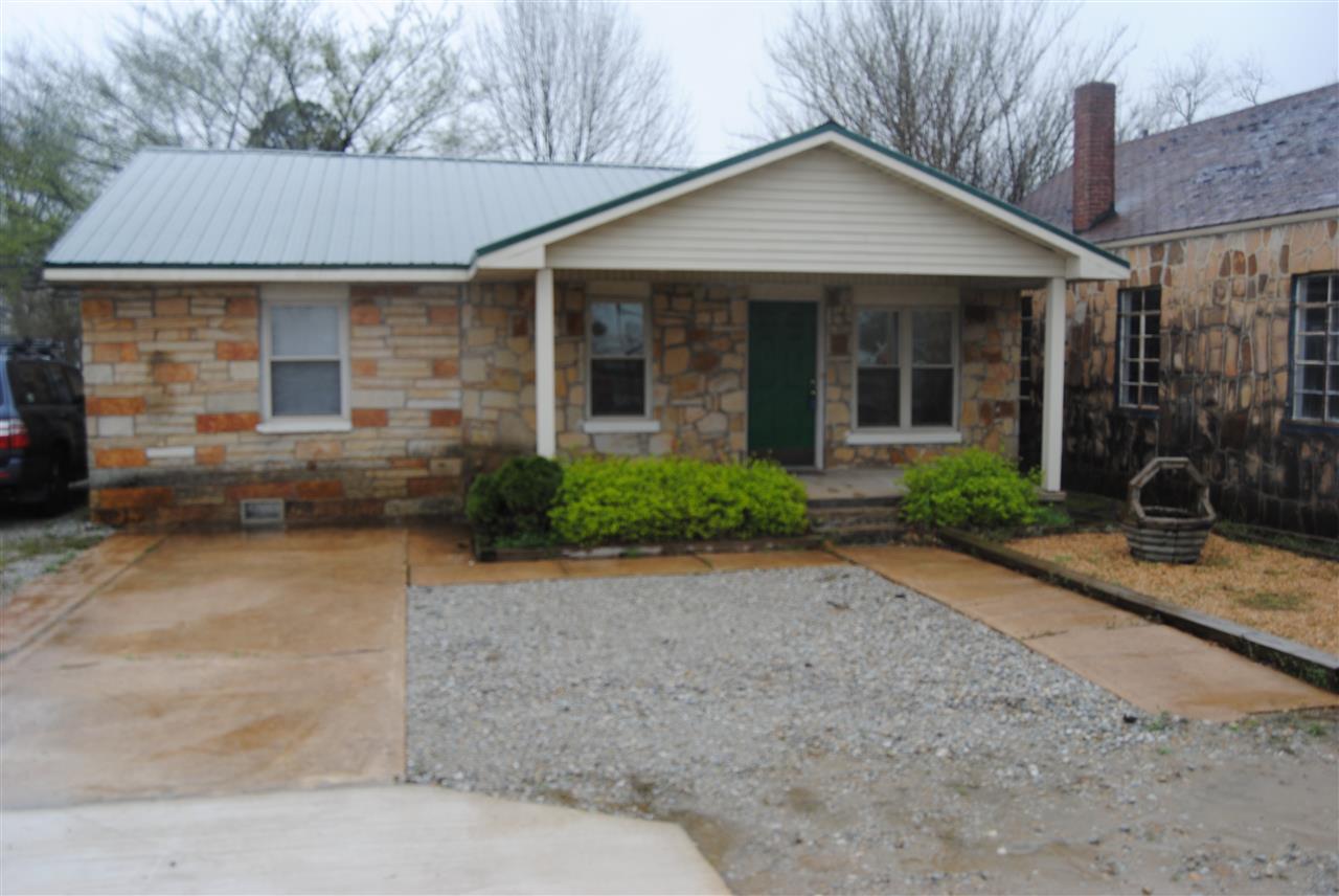 104 Front - Photo 1