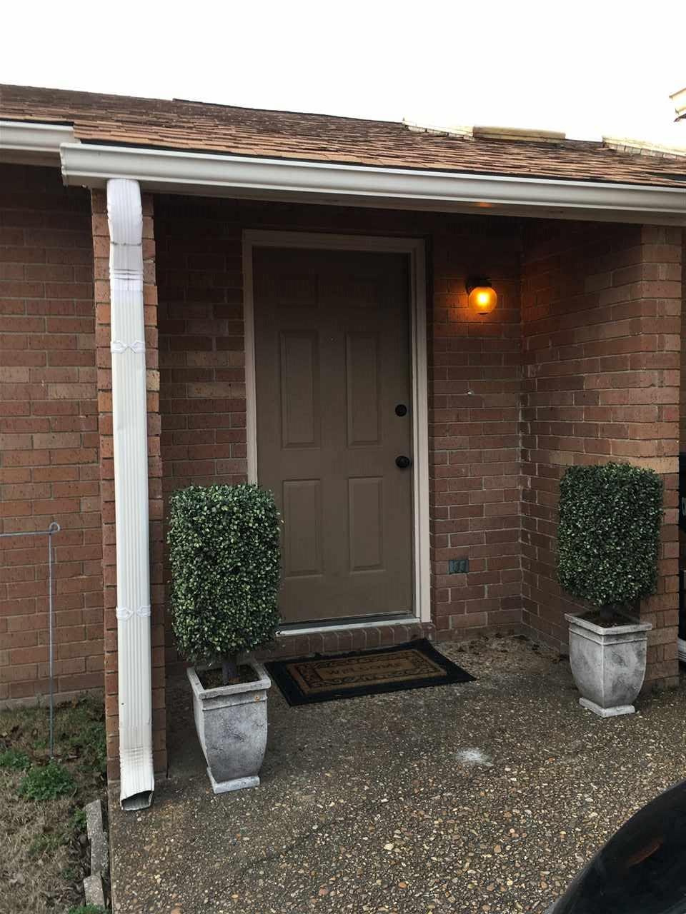 2709 Greenbrier B - Photo 1