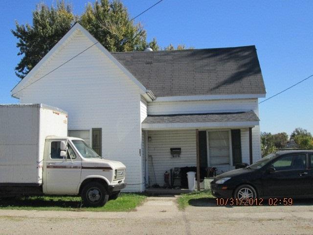 621 3rd St - Photo 1