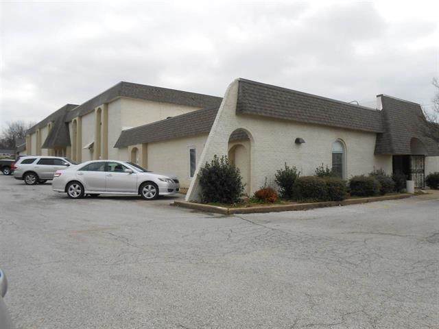 1000 Caraway Suite 101, 105 - Photo 1