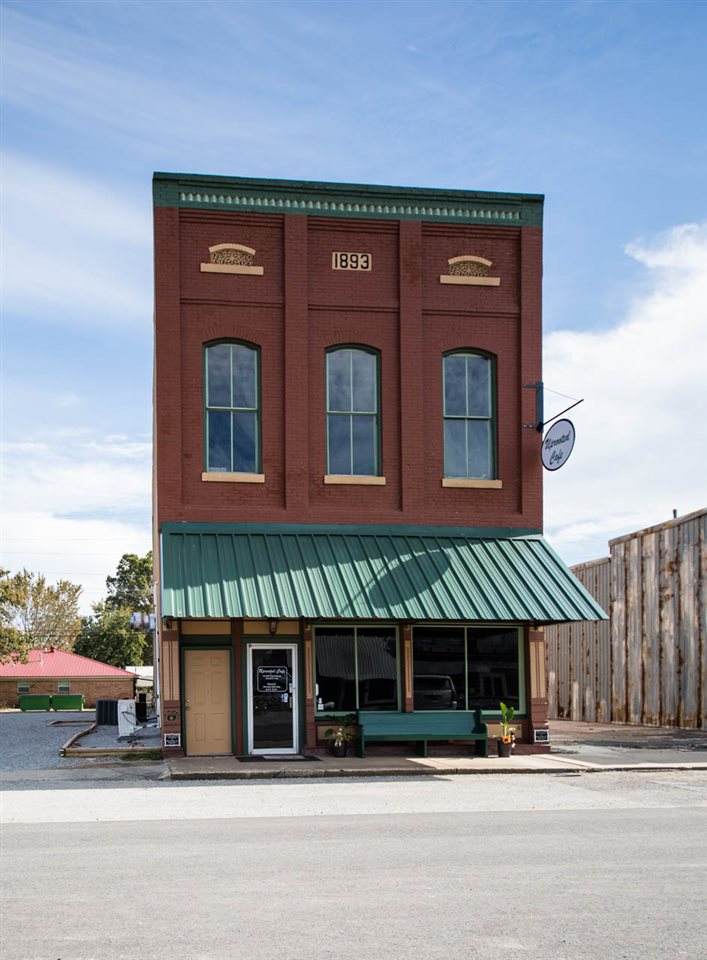 110 Front - Photo 1