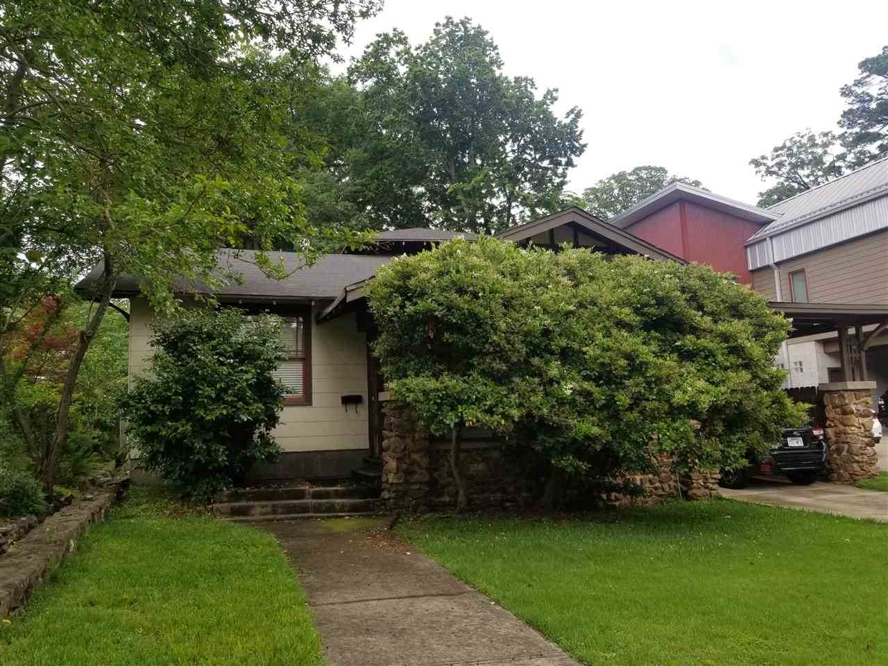 313 Charles - Photo 1