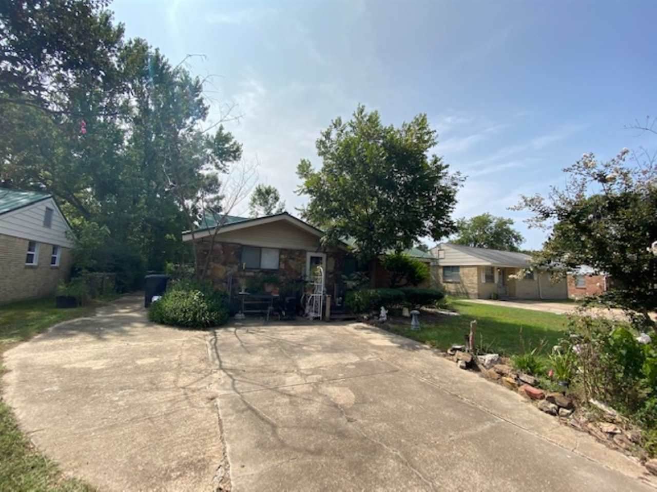 3107 Parkwood - Photo 1