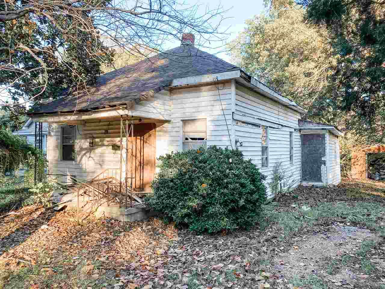 816 Howard - Photo 1