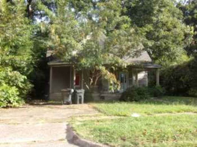 714 Matthews - Photo 1