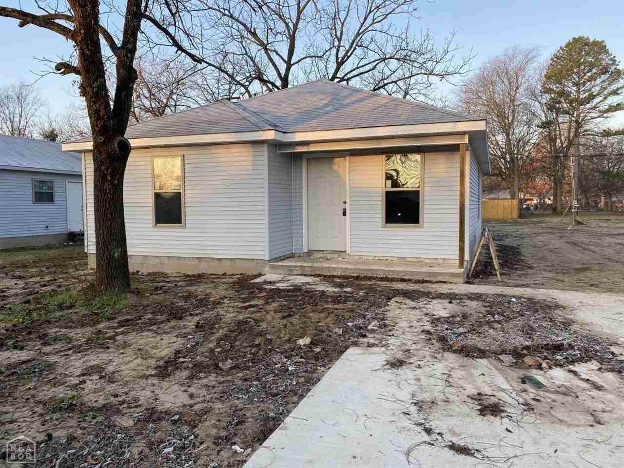 608 Butterfield Avenue - Photo 1