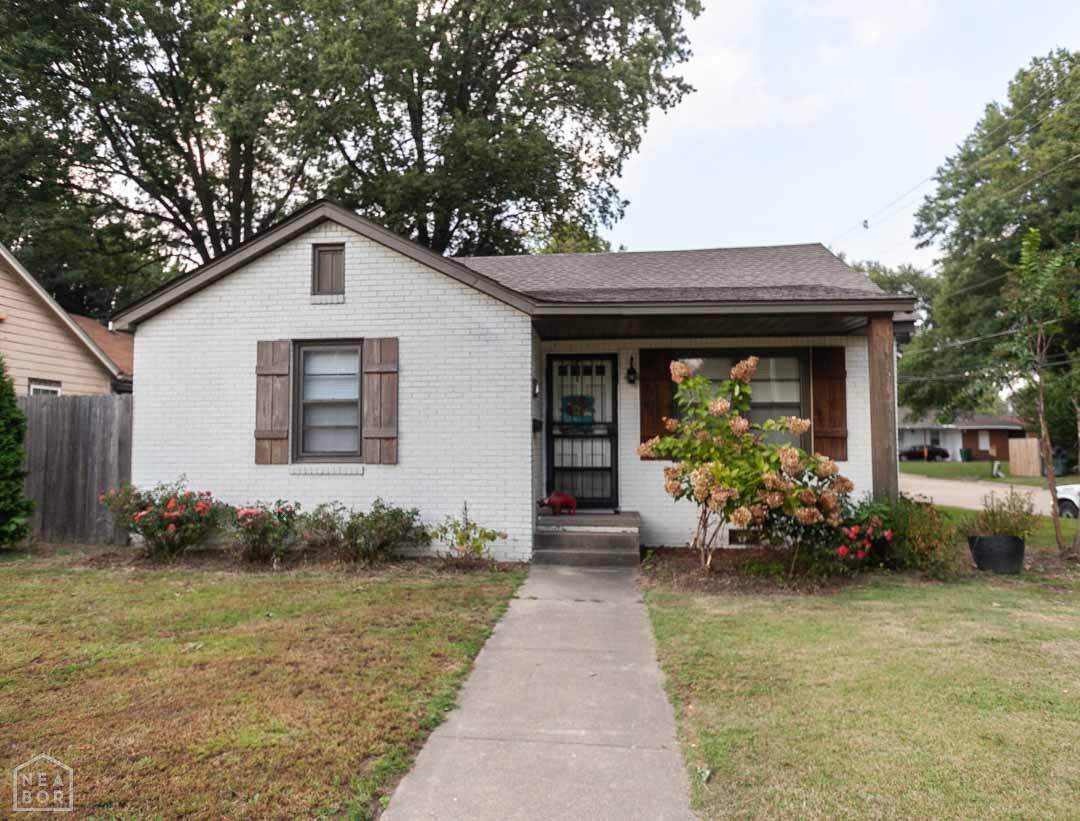 700 Adams Street - Photo 1