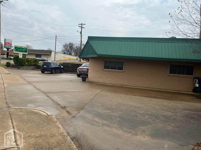 203 Southwest Drive - Photo 1