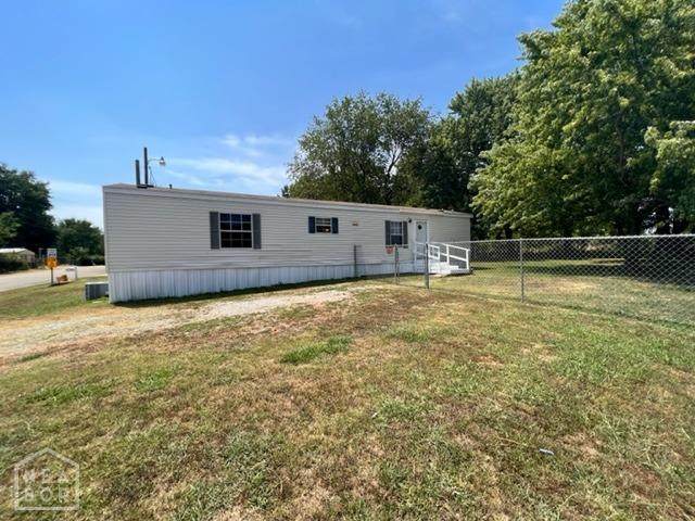 914 Sweetheart Lane - Photo 1