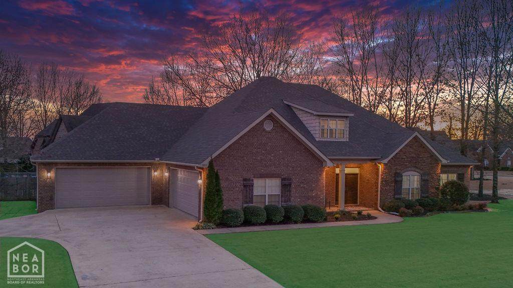 5902 Friendship Circle - Photo 1