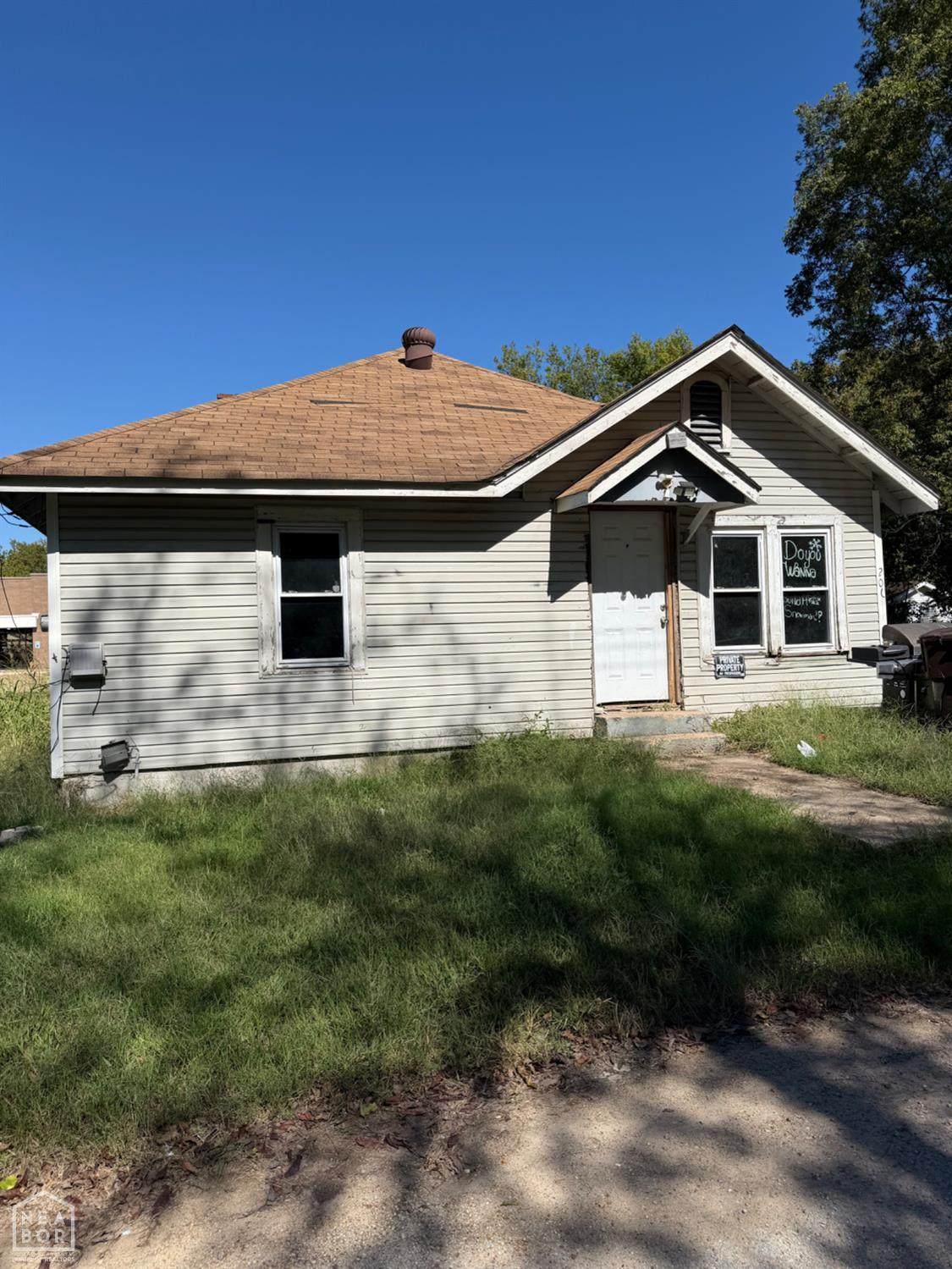 206 Center - Photo 1