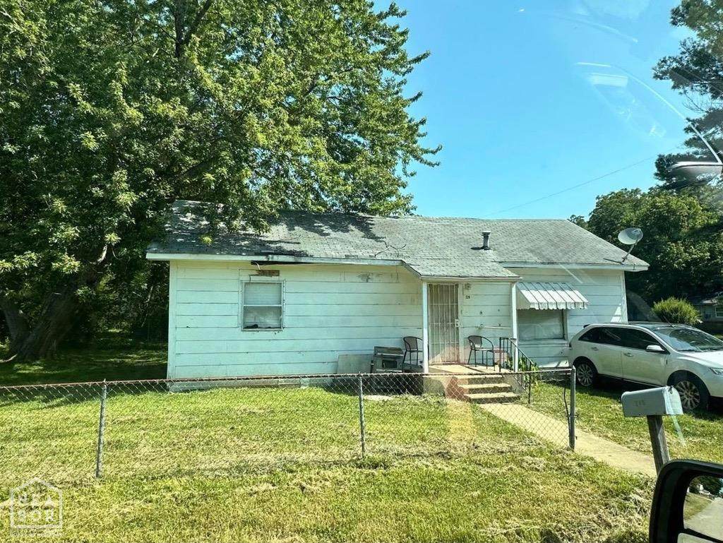 220 Center Street - Photo 1
