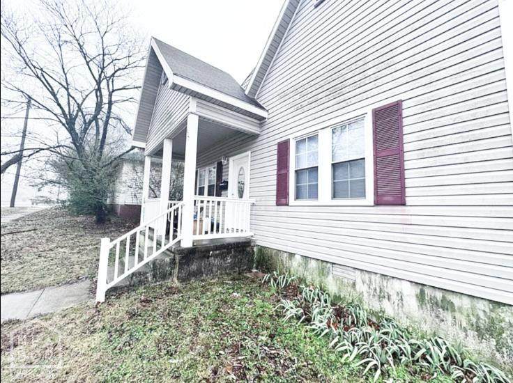 607 Warner - Photo 1