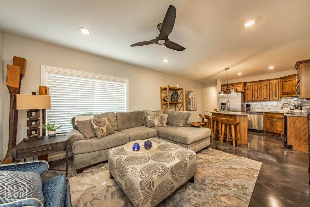 7910 Edgemont Rd - Photo 1