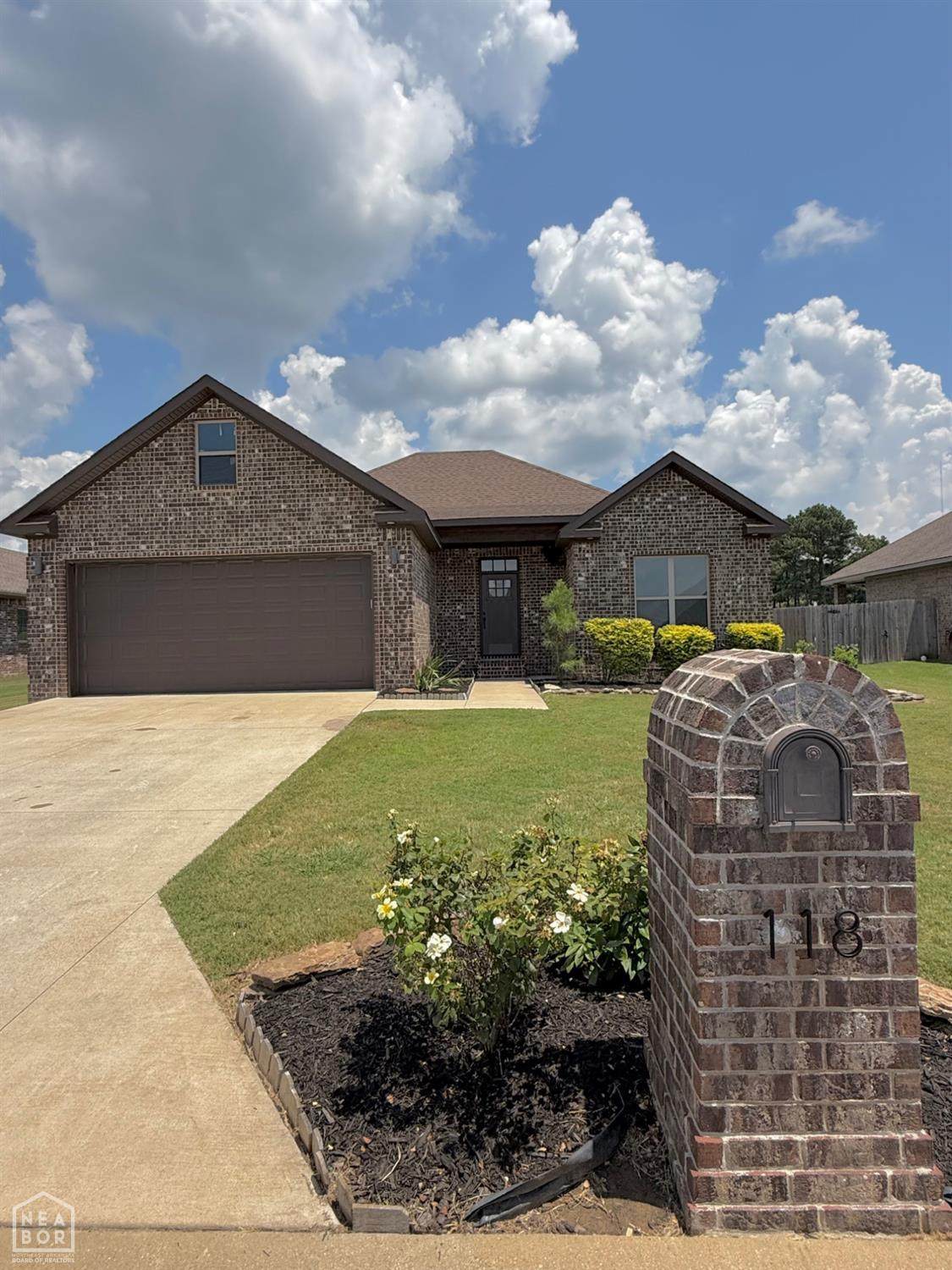 118 East Hills Drive - Photo 1
