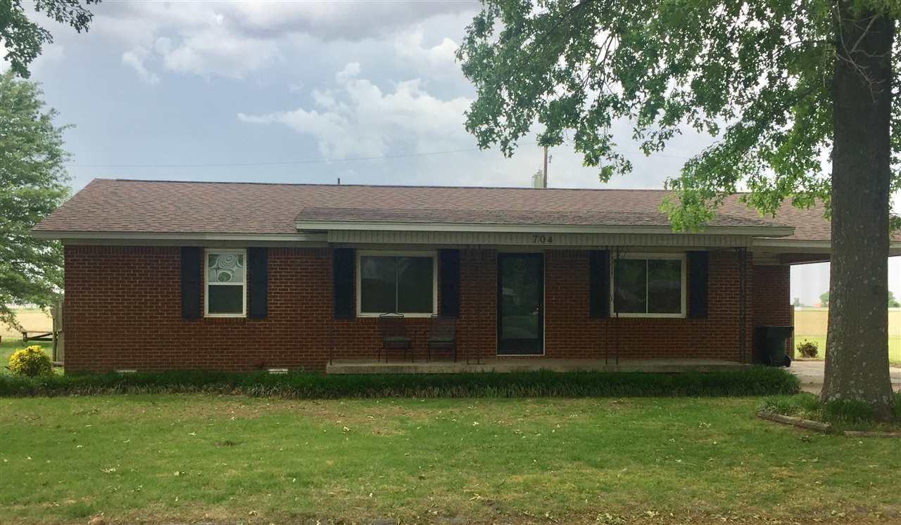 704 Finch - Photo 1