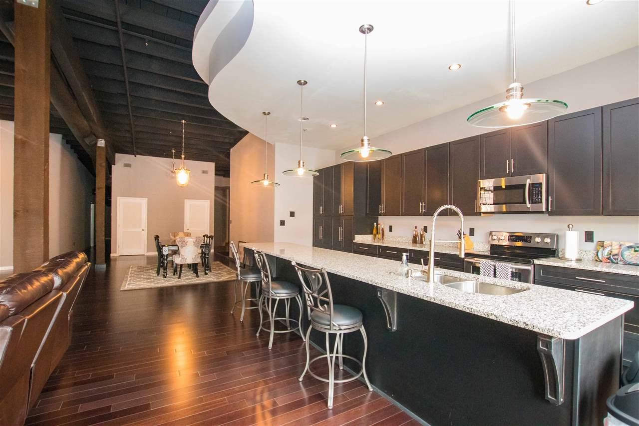 305 Main St - Photo 1