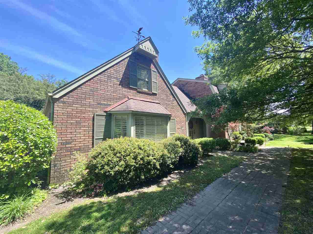 401 Eastwood Circle - Photo 1