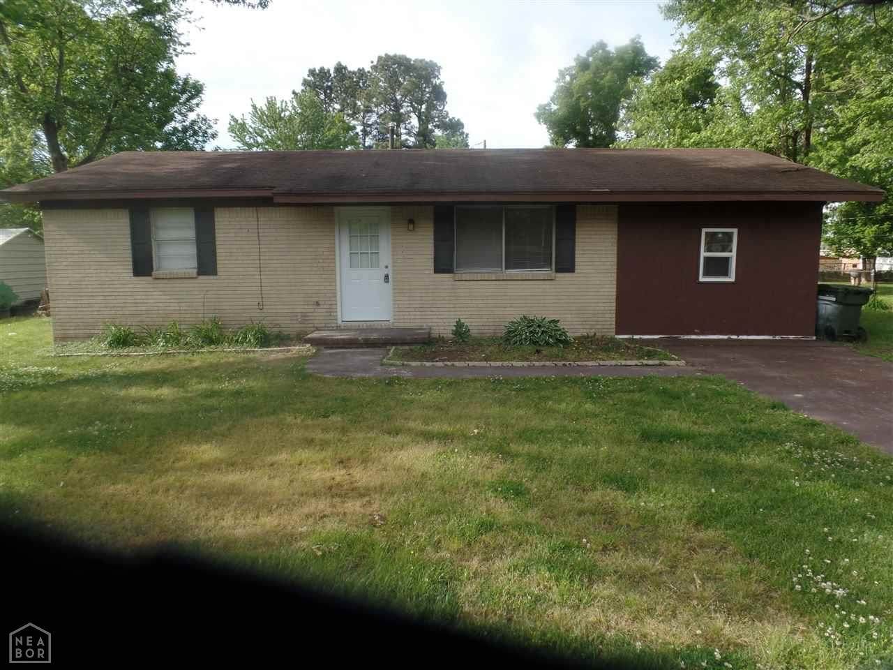 403 Deborah - Photo 1