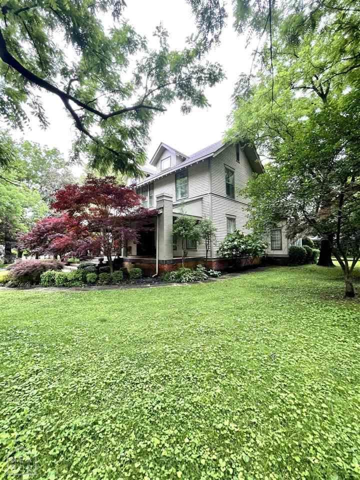 201 Montgomery - Photo 1