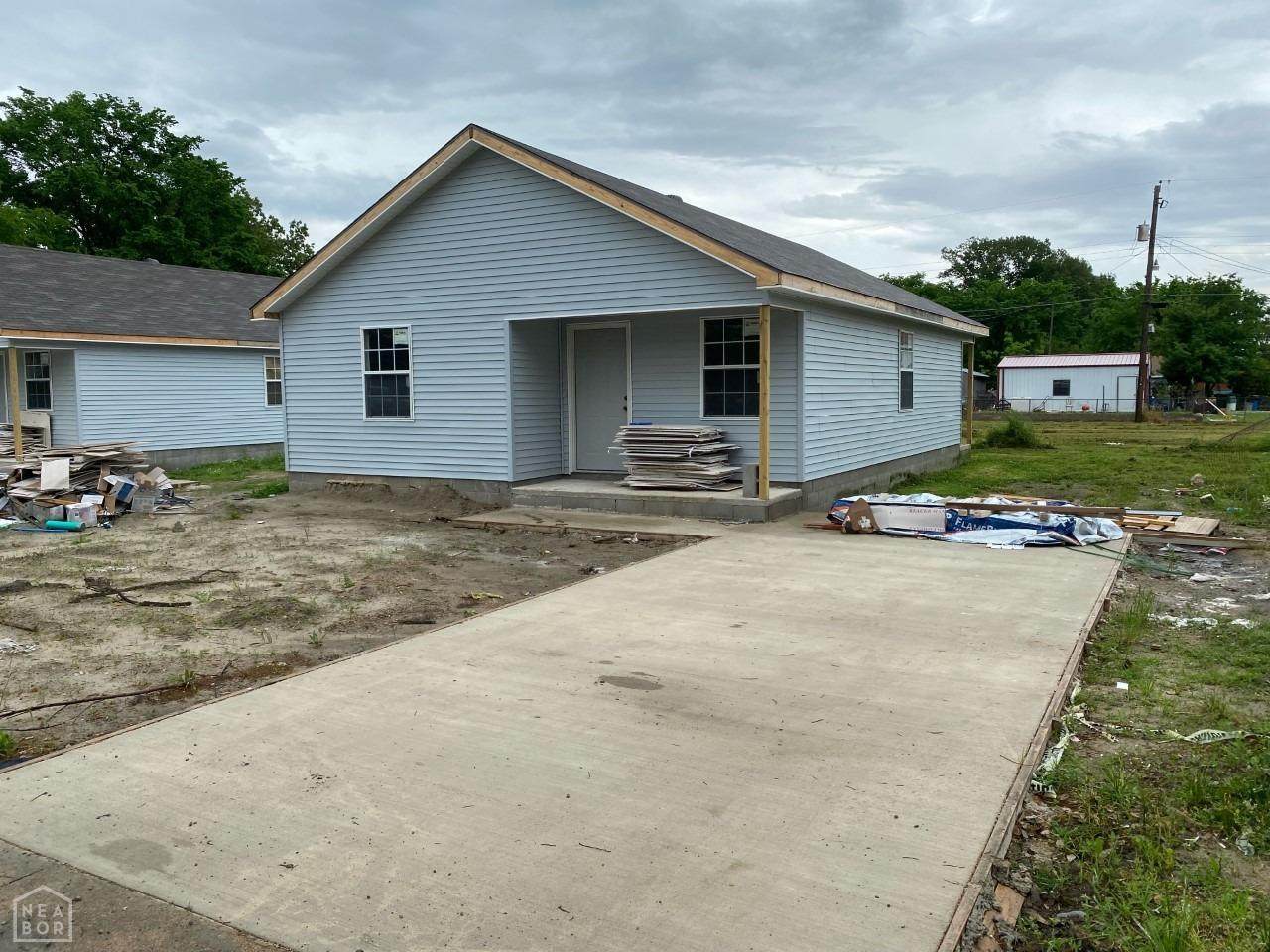 608 Butterfield Avenue - Photo 1