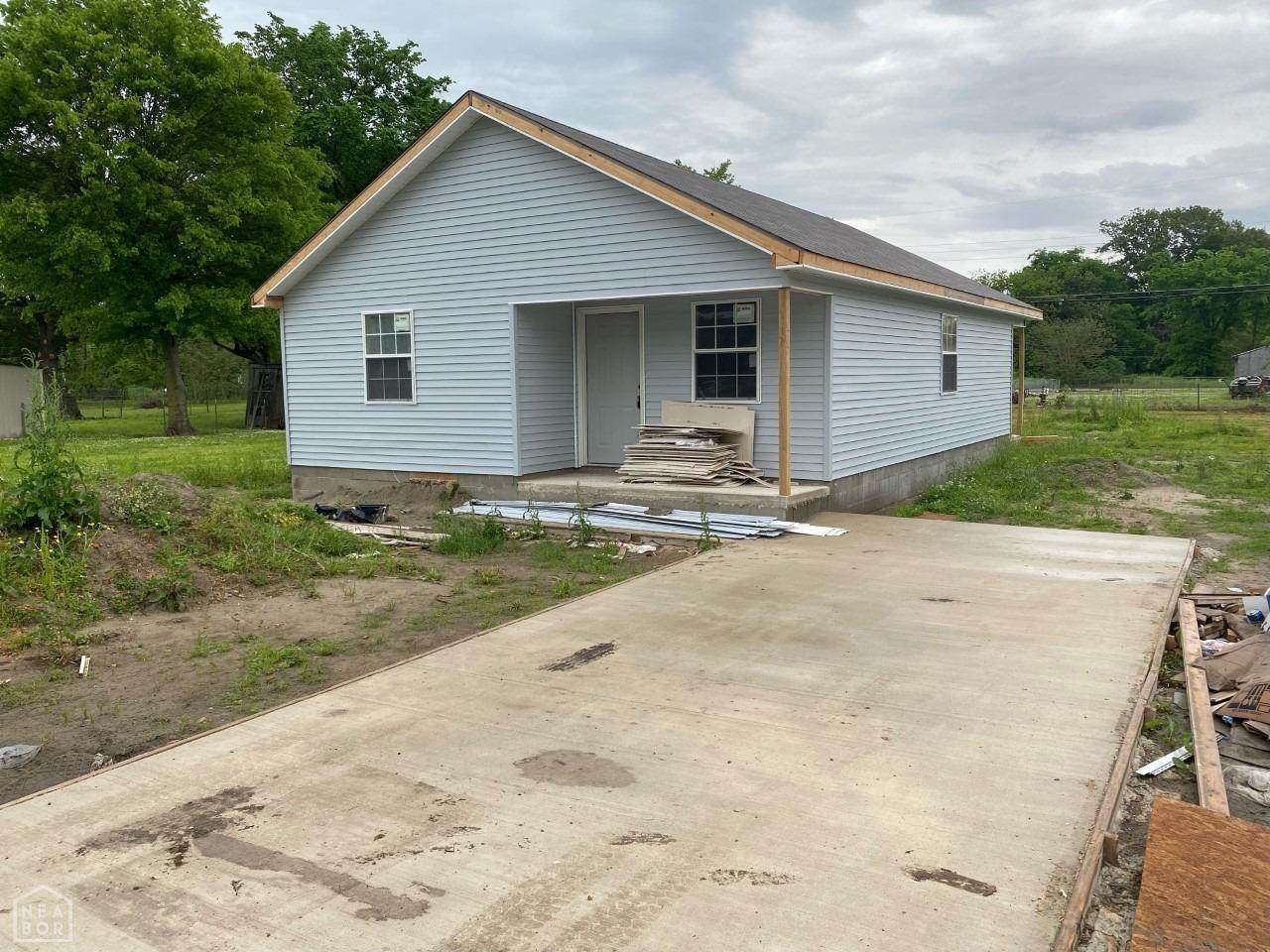 612 Butterfield Avenue - Photo 1