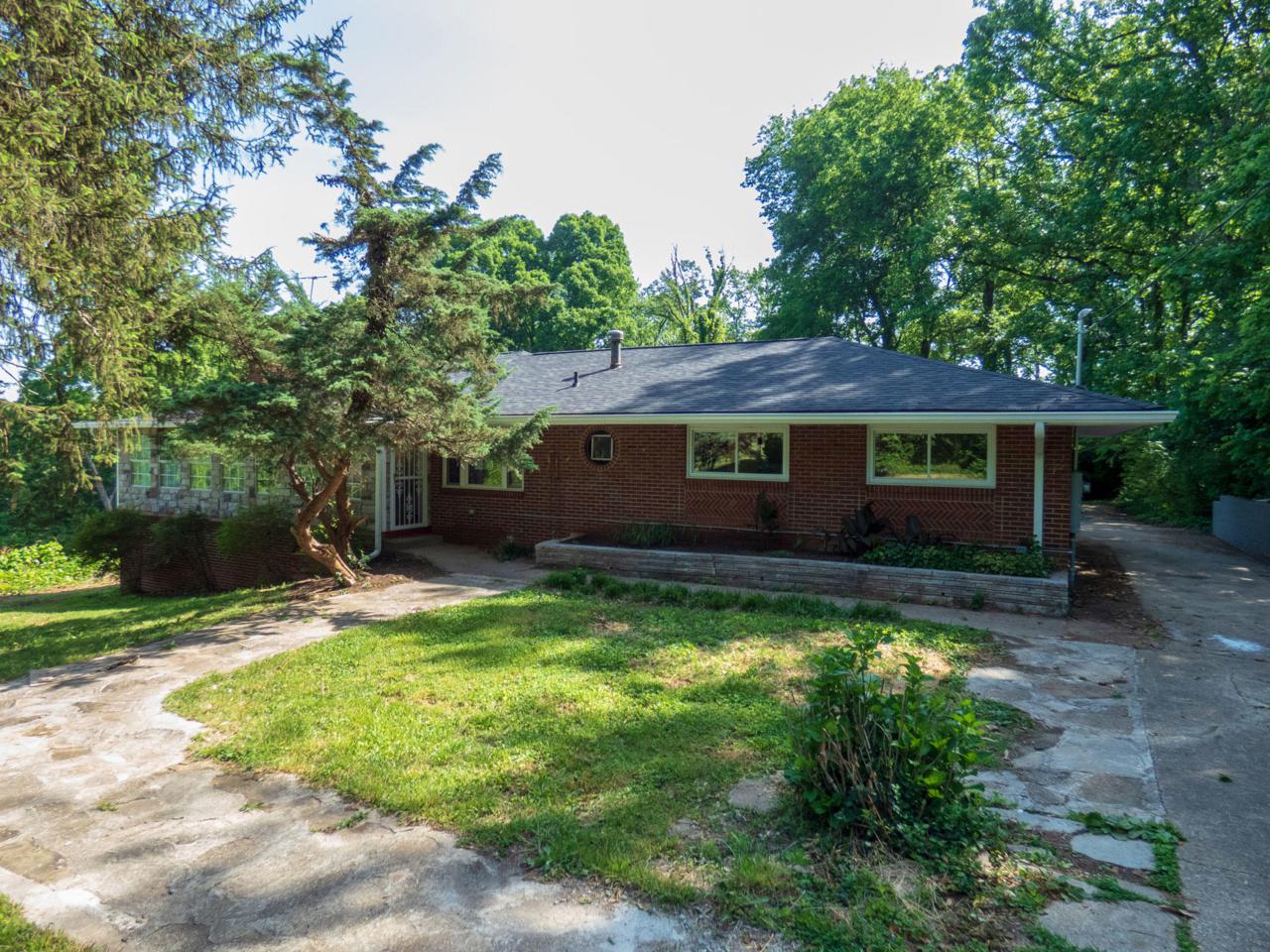 1100 Crestview St - Photo 1