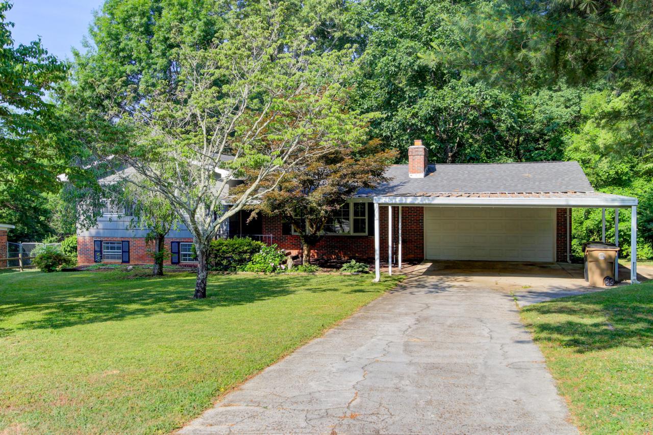 5909 Stoneleigh Rd - Photo 1
