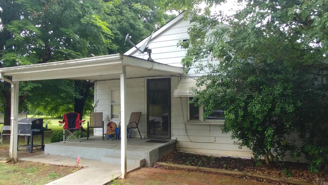 654 Old Cemetery Rd - Photo 1