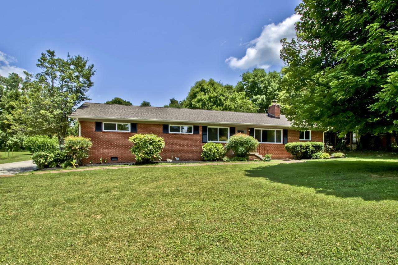 606 Wesley Rd - Photo 1
