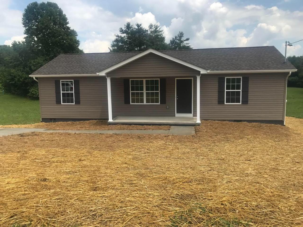 160 Kentwood Circle - Photo 1