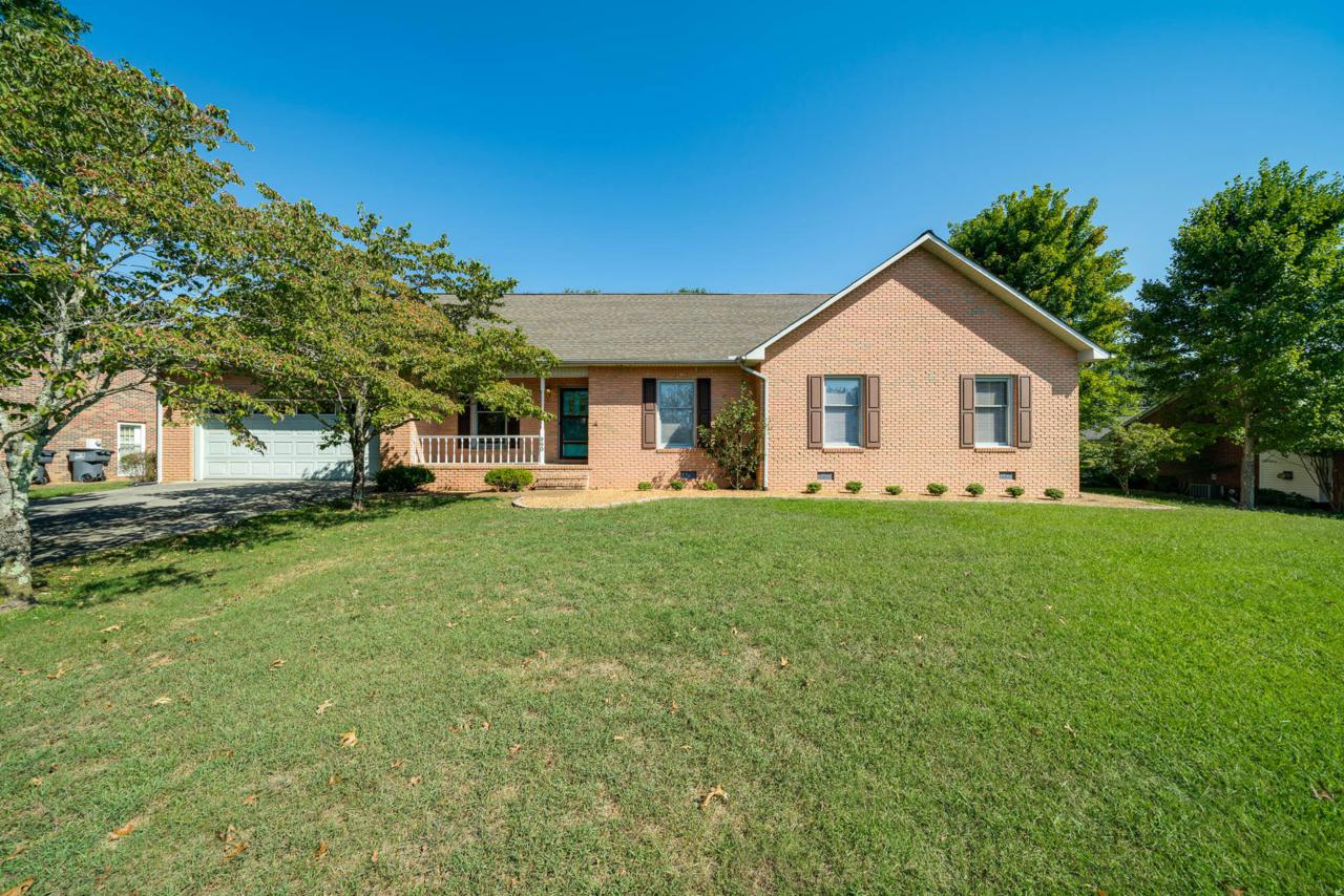 960 Woodwinds Drive - Photo 1