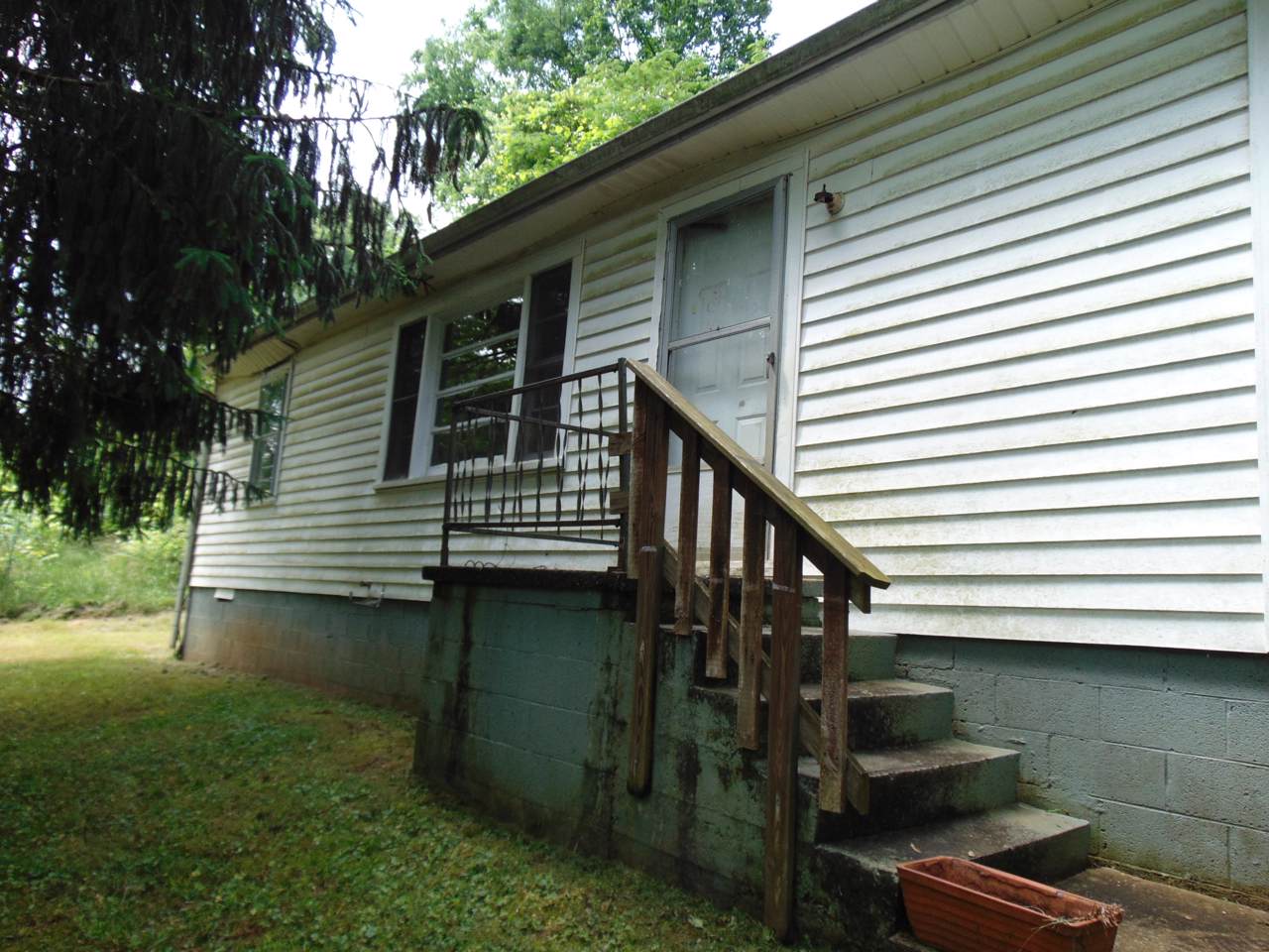 331 Ayers Dr - Photo 1