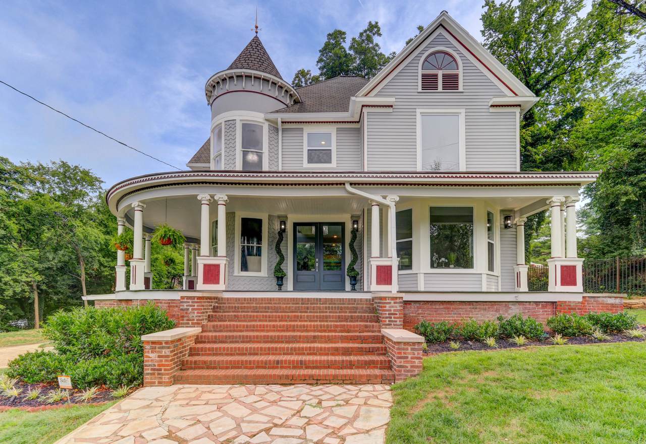 1811 Riverside Drive - Photo 1
