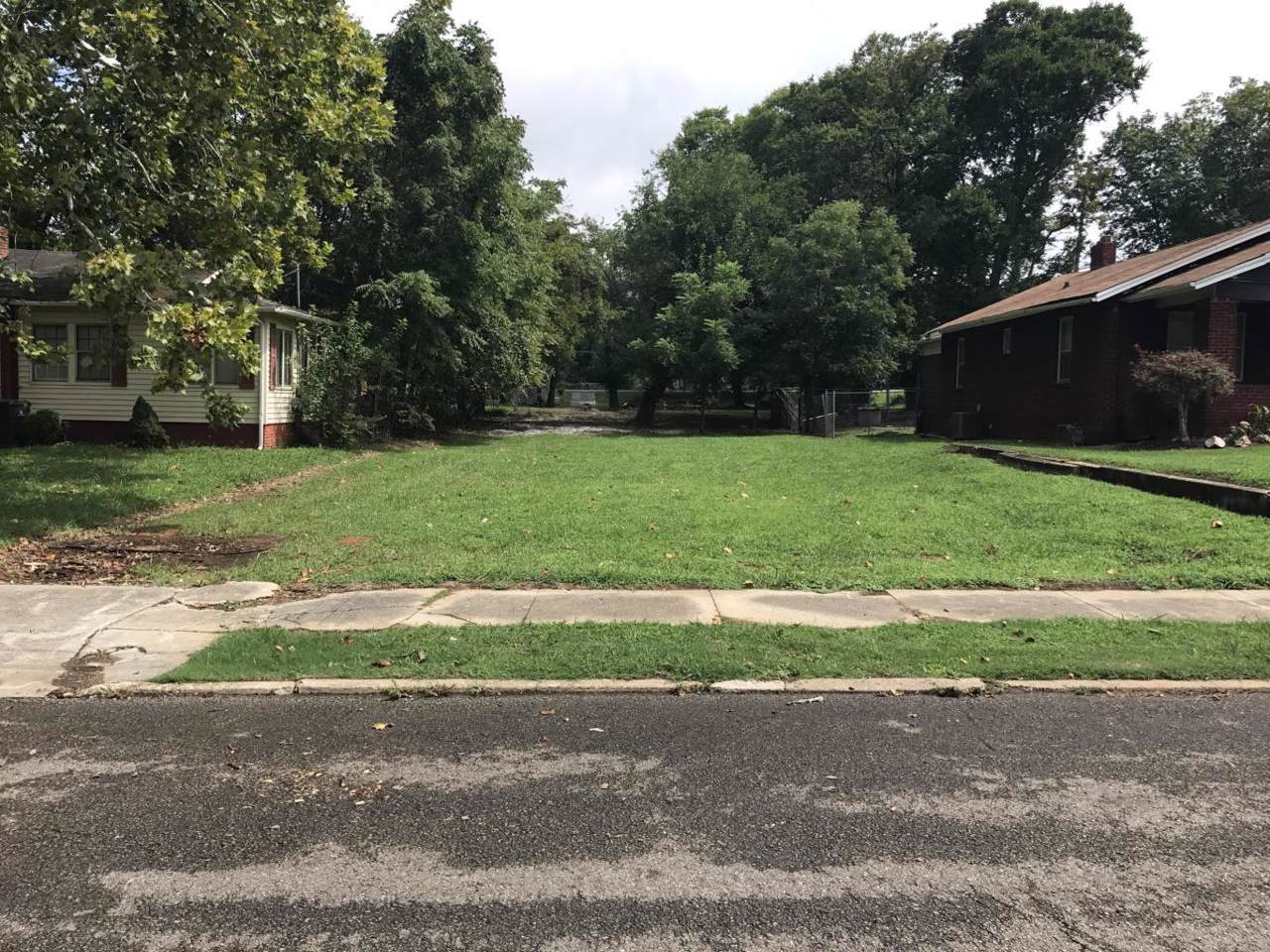 132 Elmwood St - Photo 1