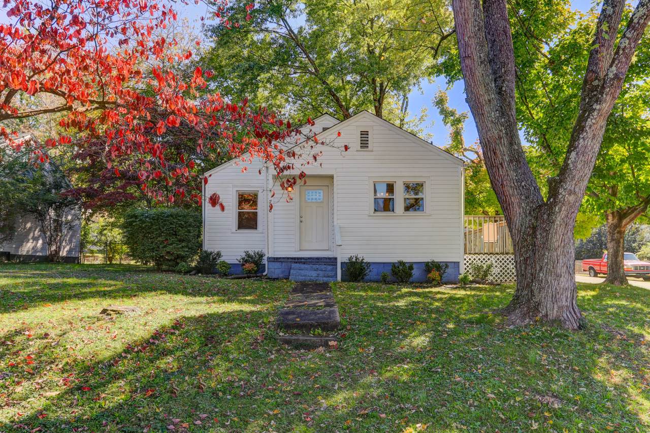 700 Oglewood Ave - Photo 1