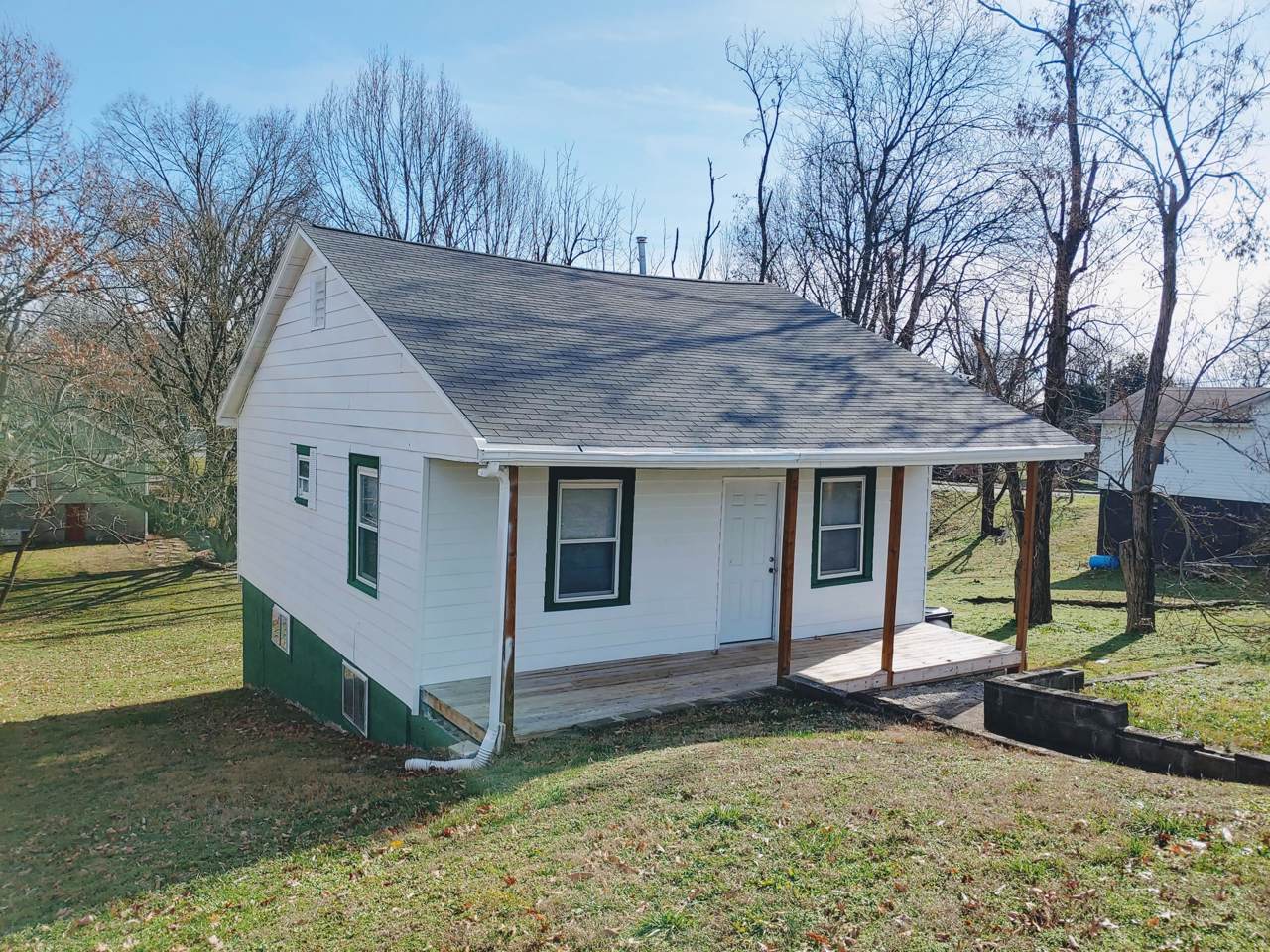 320 Bell St - Photo 1