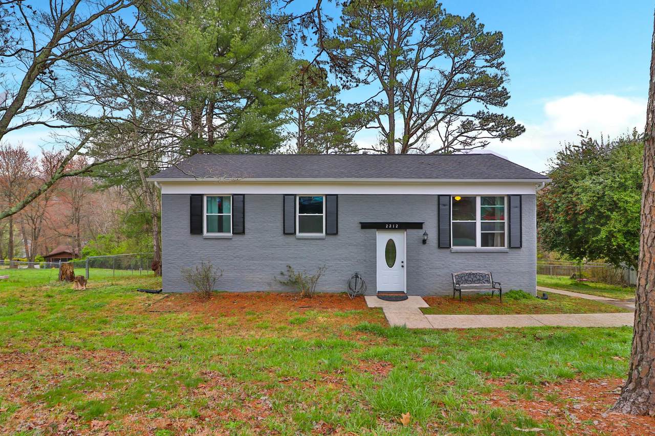 2212 Roundtree Rd - Photo 1
