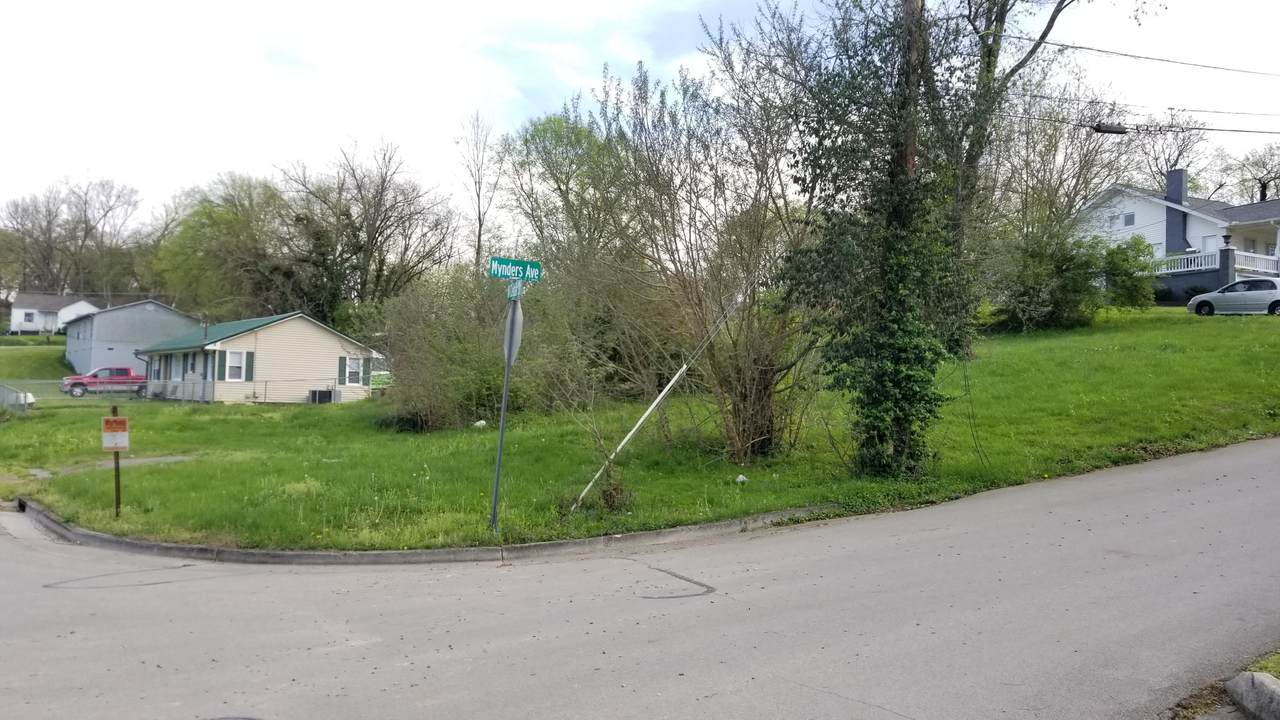 902 Mynders Ave - Photo 1