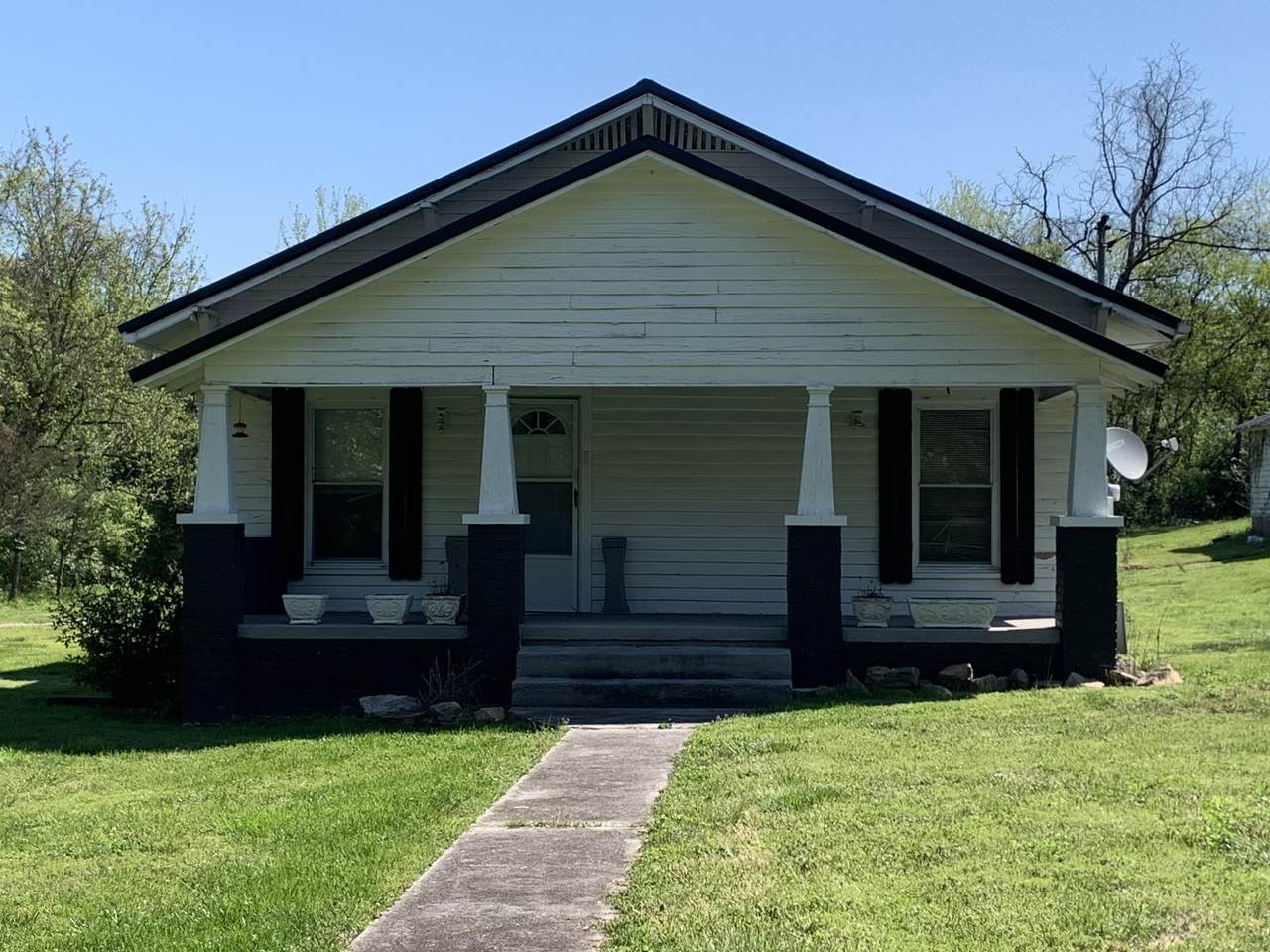 8904 Sevierville Pike - Photo 1 8904 Sevierville Pike - Photo 1