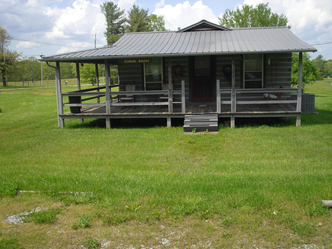 1003 Saxony Ave - Photo 1