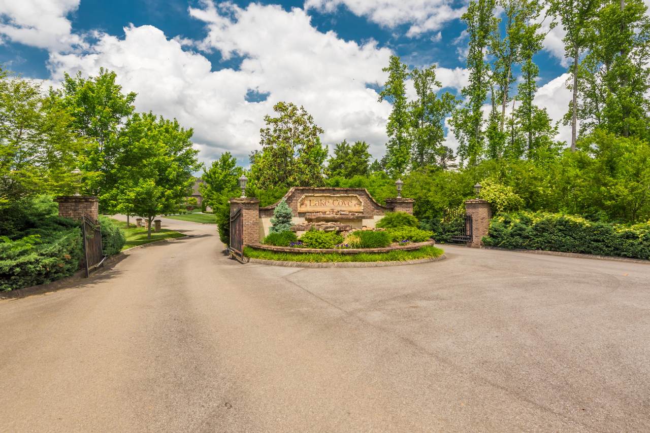 1607 Yachtsman Way - Photo 1