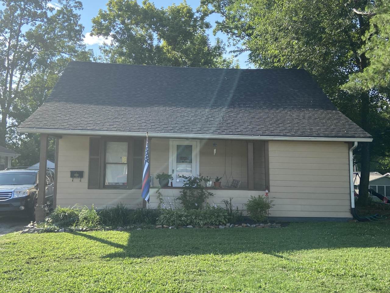 841 Cherry St - Photo 1